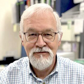 Portrait of Ralf-Peter Czekay, co-director of the graduate studies program for the Department of Regenerative and Cancer Cell Biology, in a science lab